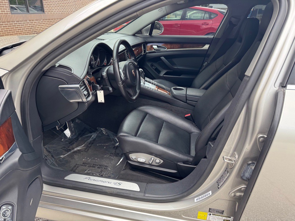 2012 Porsche Panamera Image 8