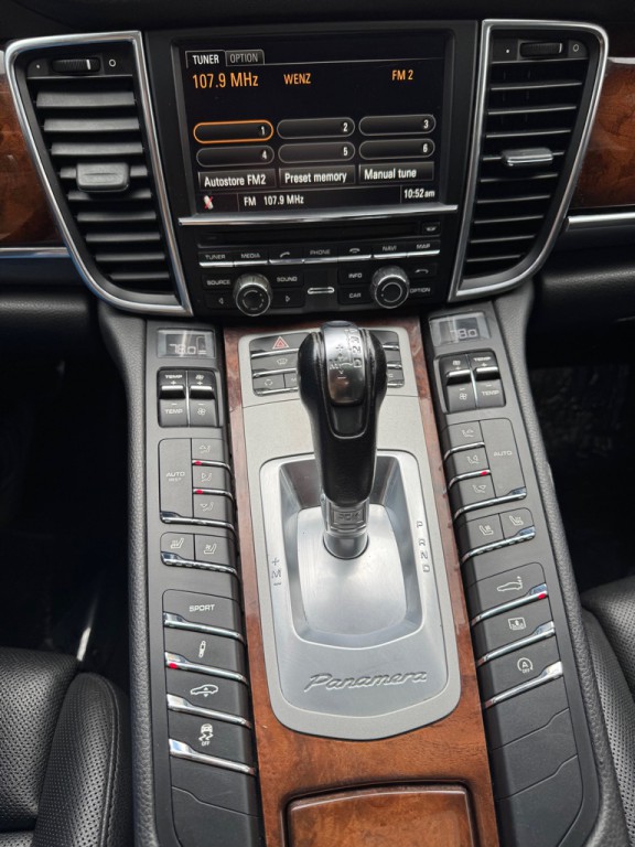 2012 Porsche Panamera Image 10