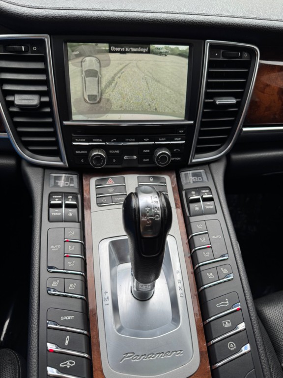 2012 Porsche Panamera Image 11