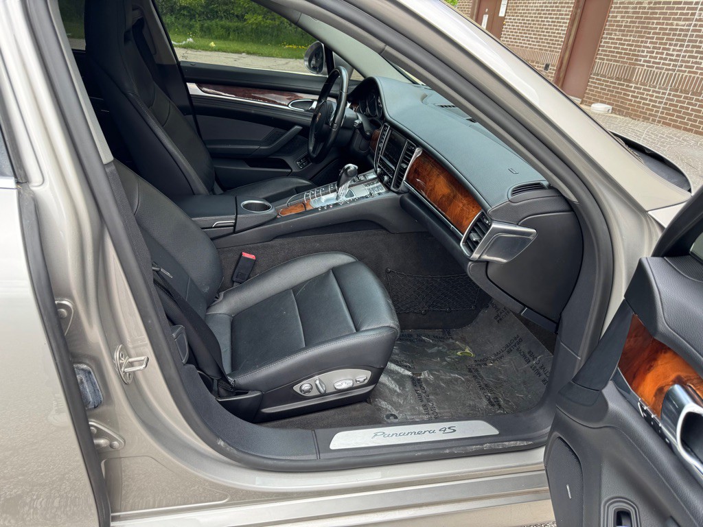 2012 Porsche Panamera Image 12