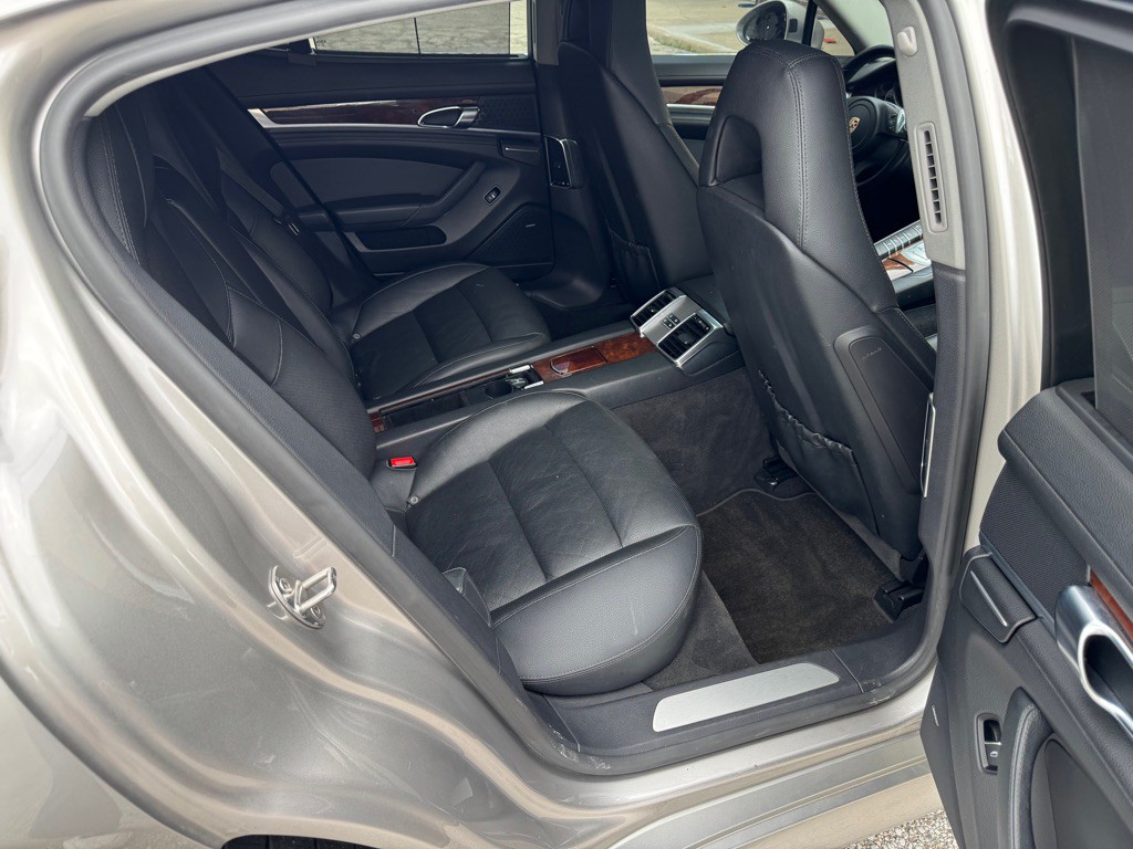 2012 Porsche Panamera Image 13
