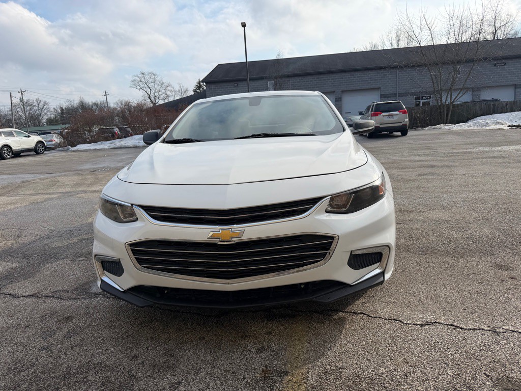 2018 Chevrolet Malibu Image 2
