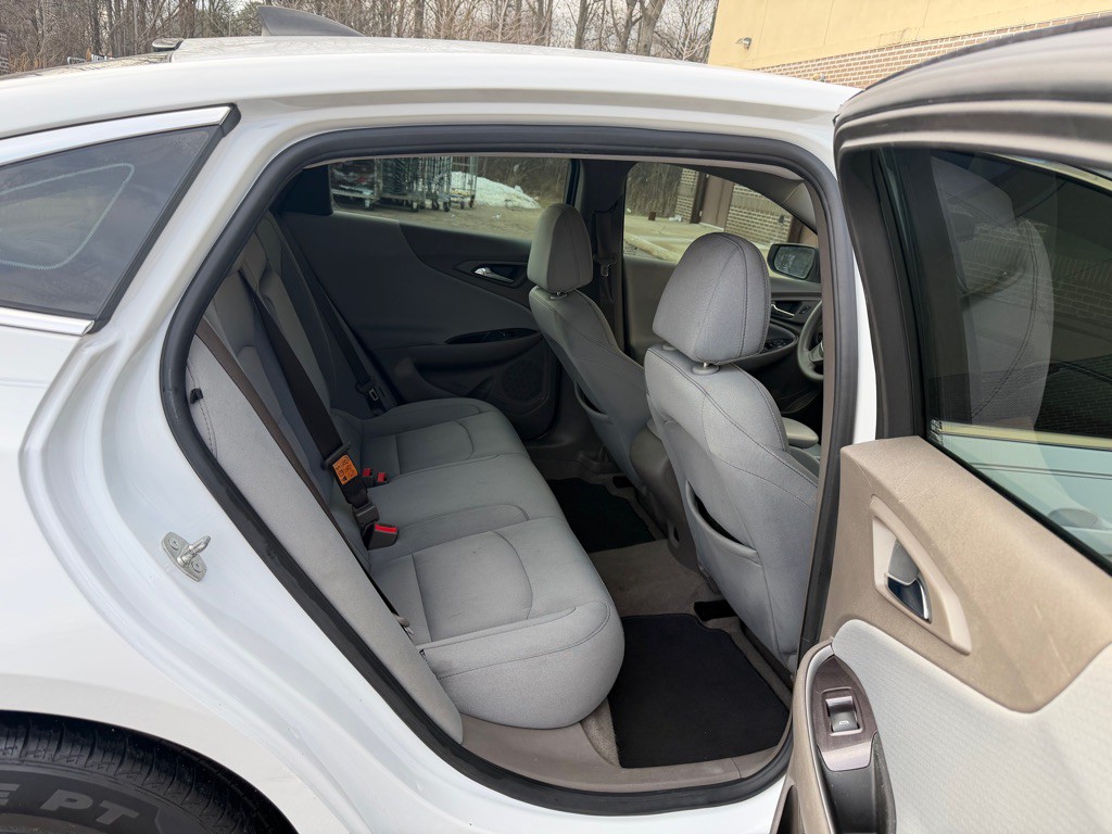 2018 Chevrolet Malibu Image 11