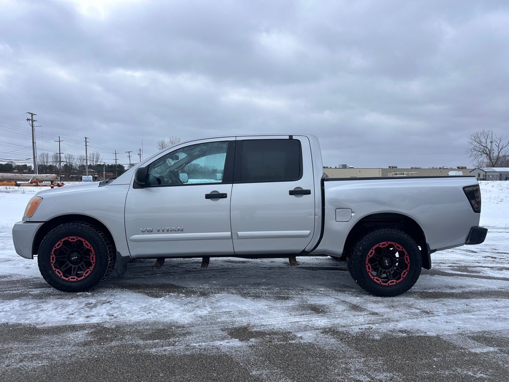 2012 Nissan Titan Image 2