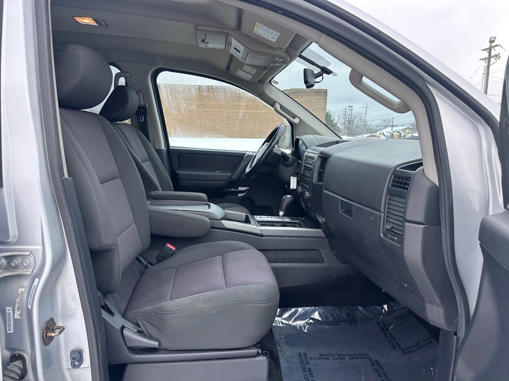 2012 Nissan Titan Image 7