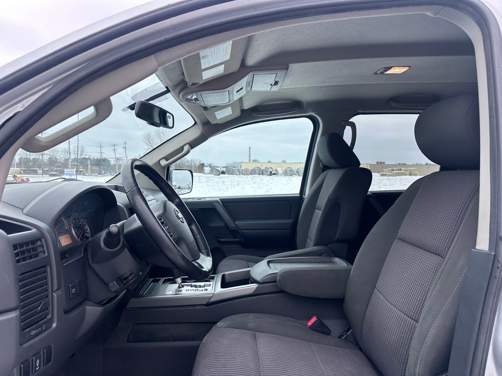 2012 Nissan Titan Image 8