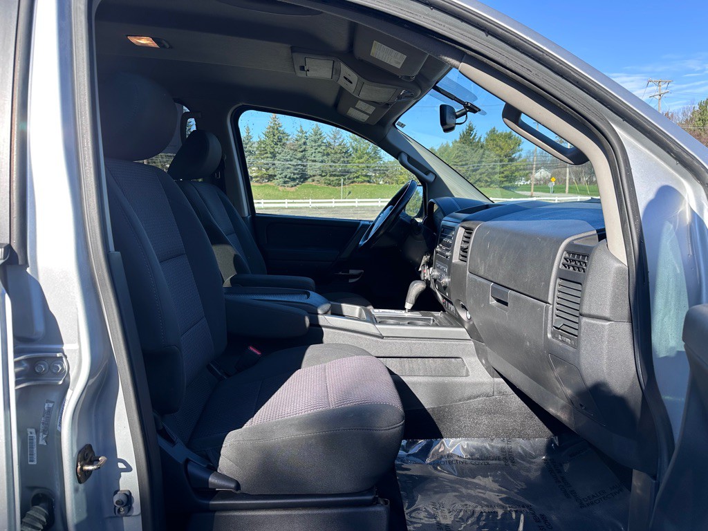 2012 Nissan Titan Image 8