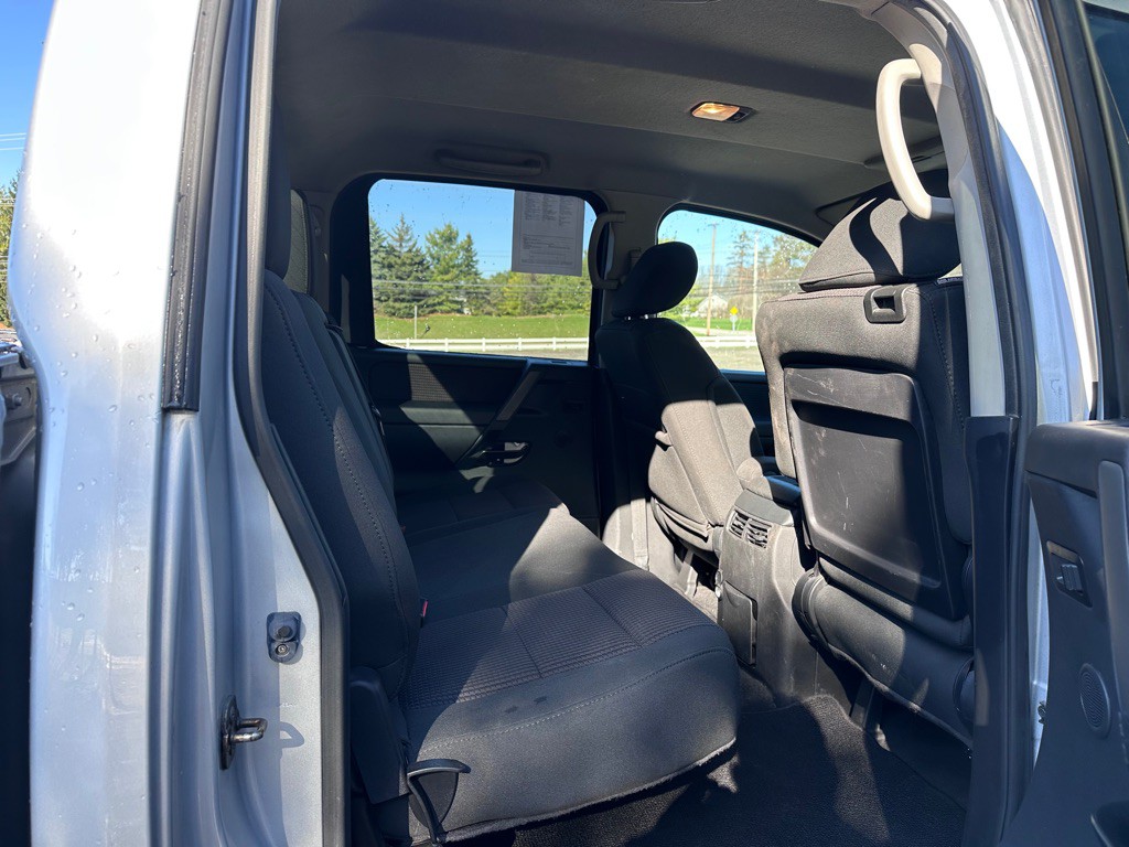 2012 Nissan Titan Image 9
