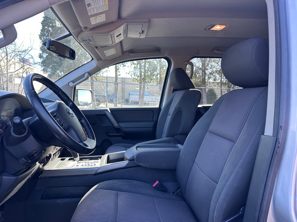 2012 Nissan Titan Image 10