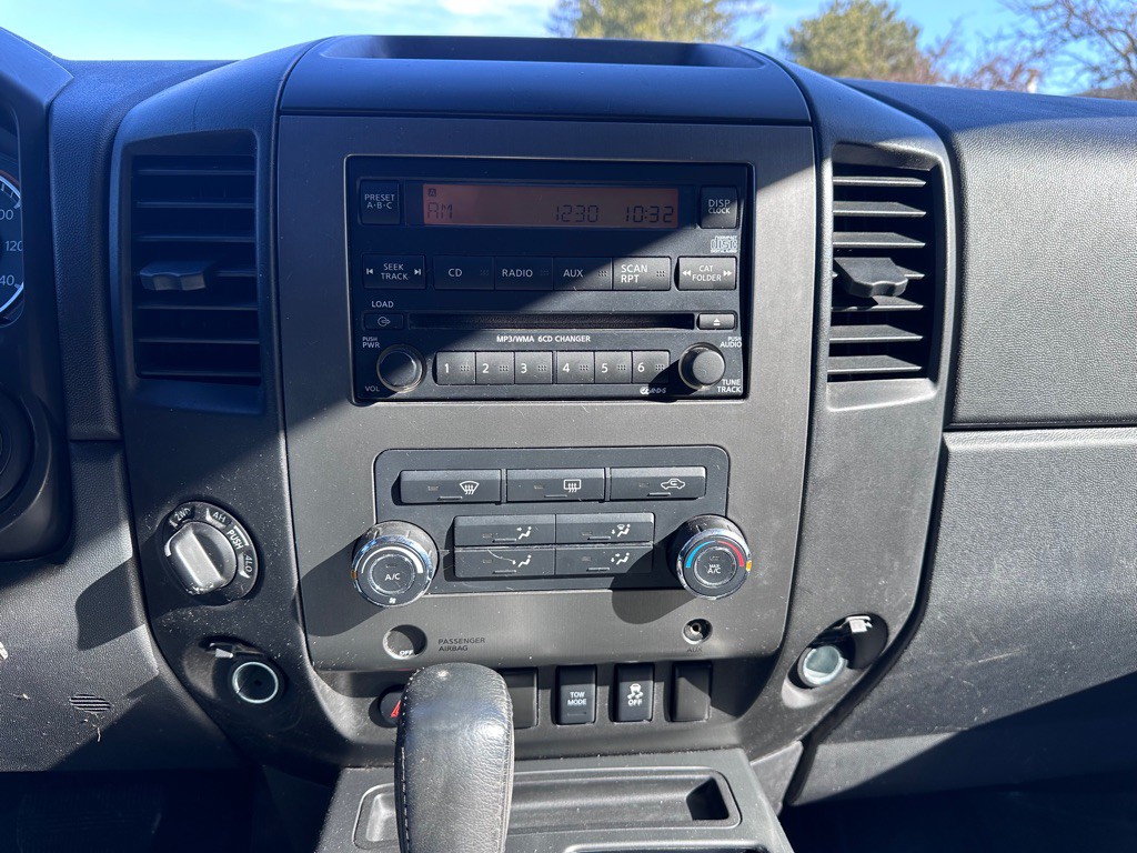 2012 Nissan Titan Image 12
