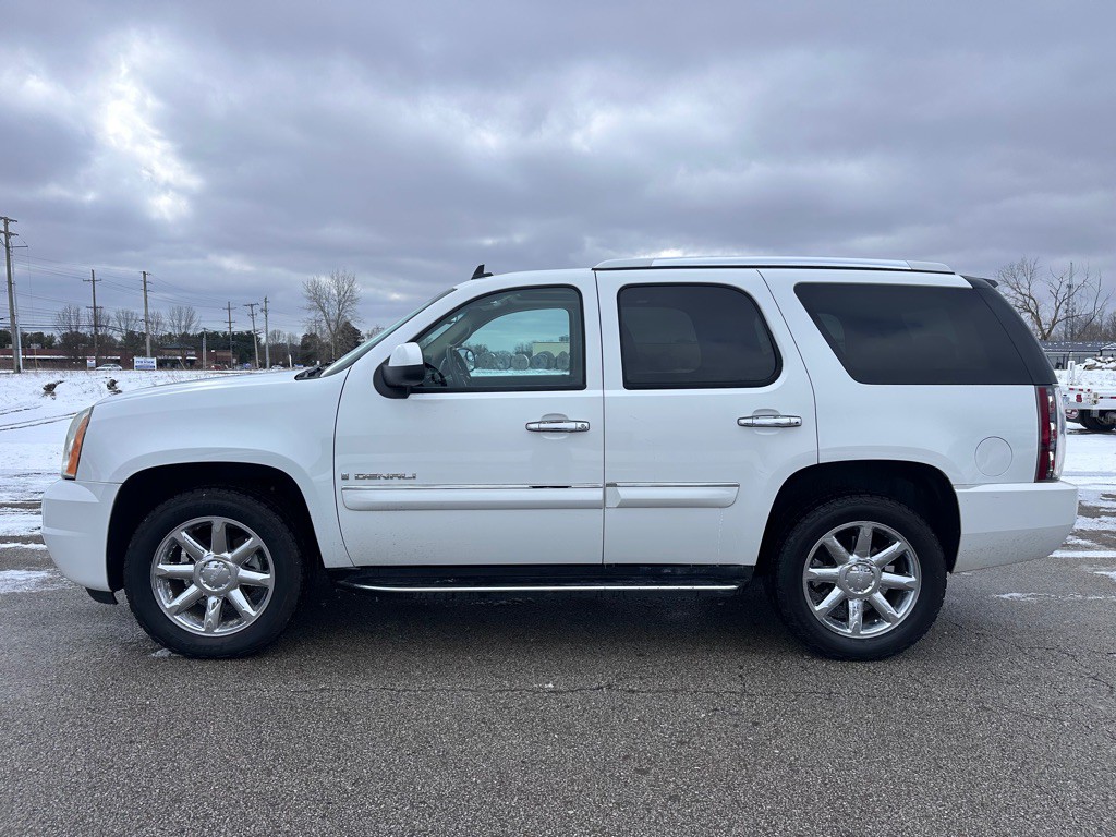 2008 GMC Yukon Image 2
