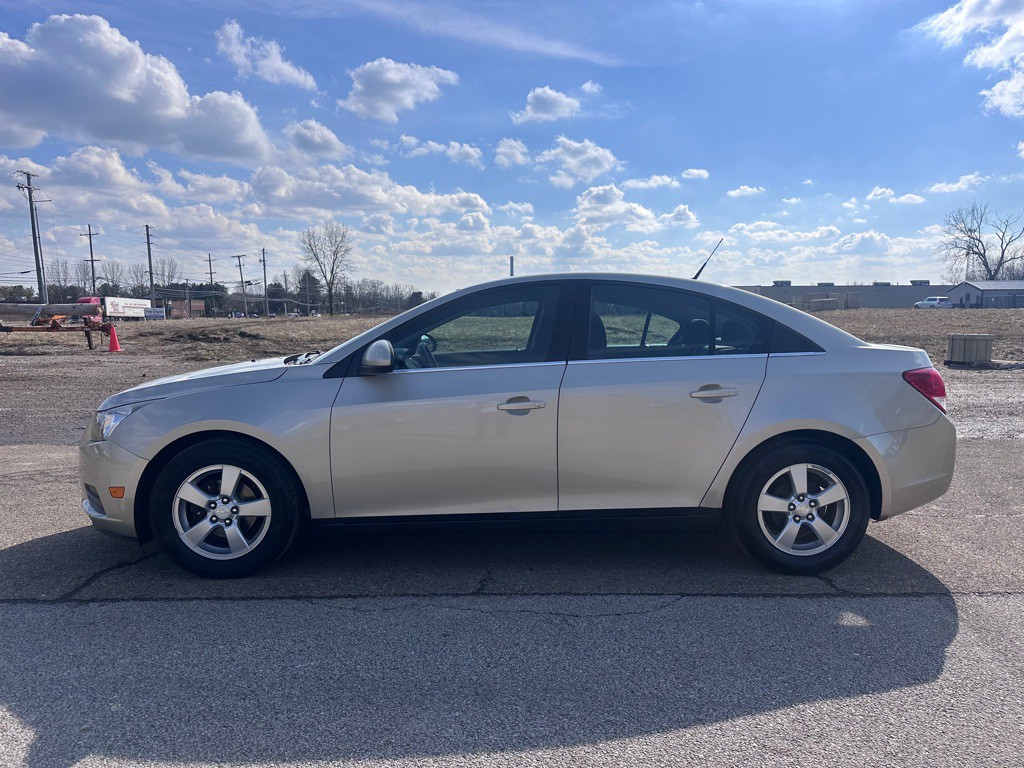 2014 Chevrolet Cruze Image 2