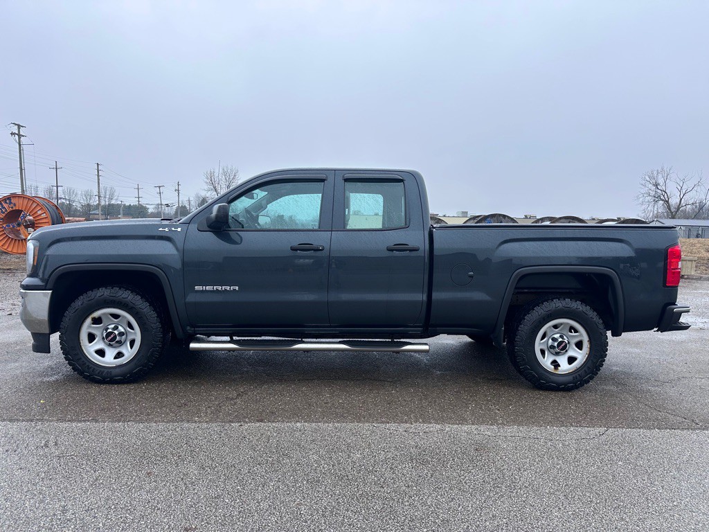 2018 GMC Sierra Image 2