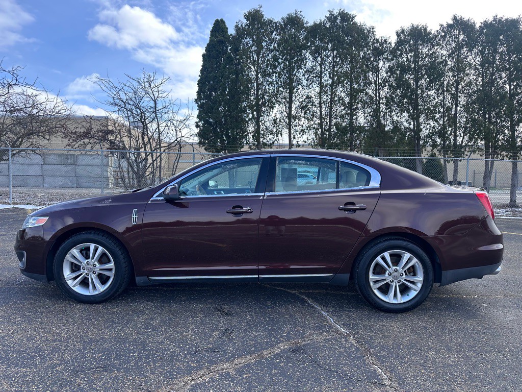 2009 Lincoln MKS Image 2