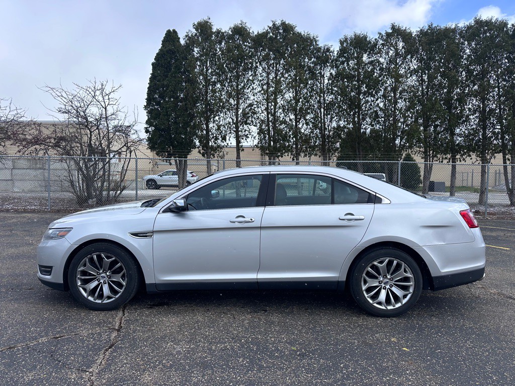 2015 Ford Taurus Image 2