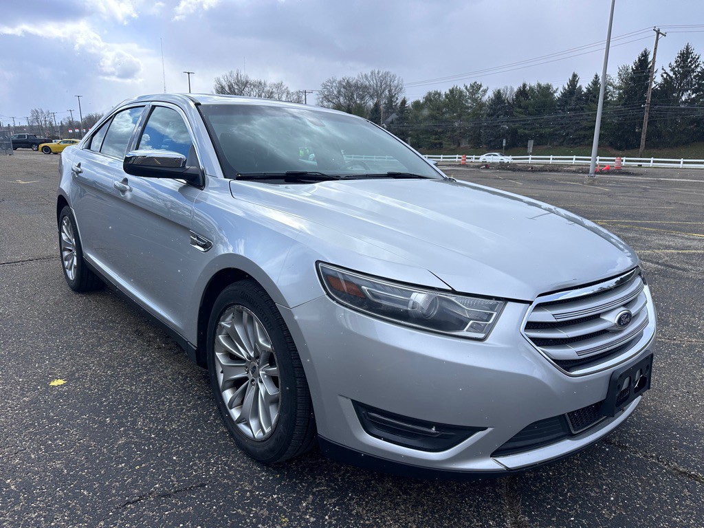 2015 Ford Taurus Image 8