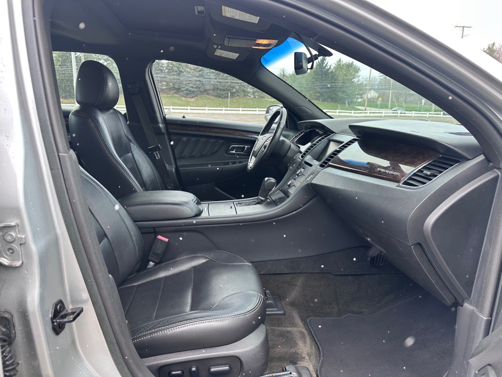2015 Ford Taurus Image 9