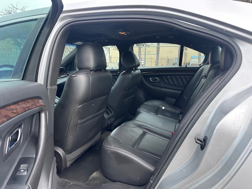 2015 Ford Taurus Image 10