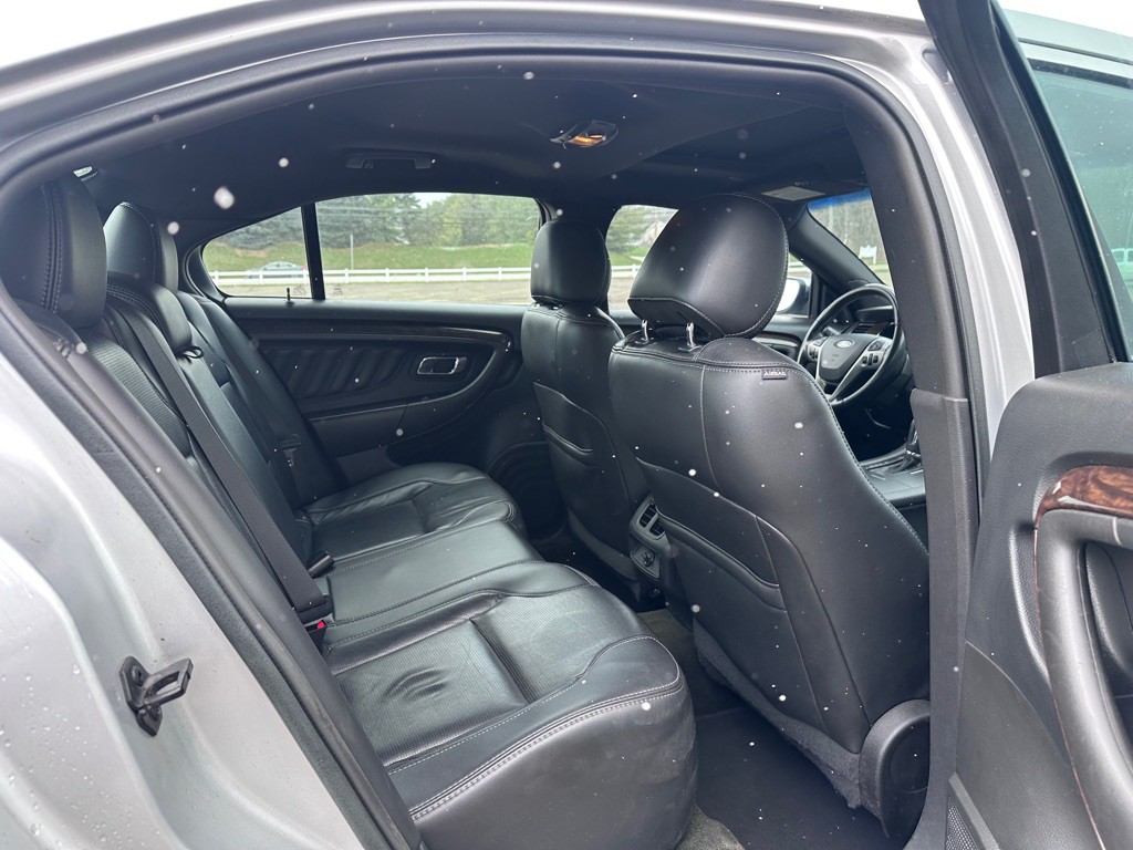 2015 Ford Taurus Image 11