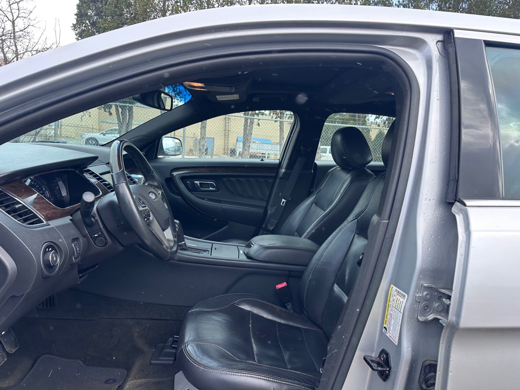 2015 Ford Taurus Image 12