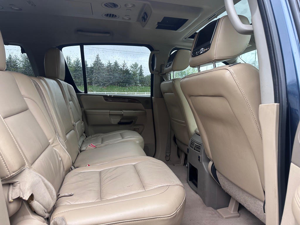 2014 Nissan Armada Image 9
