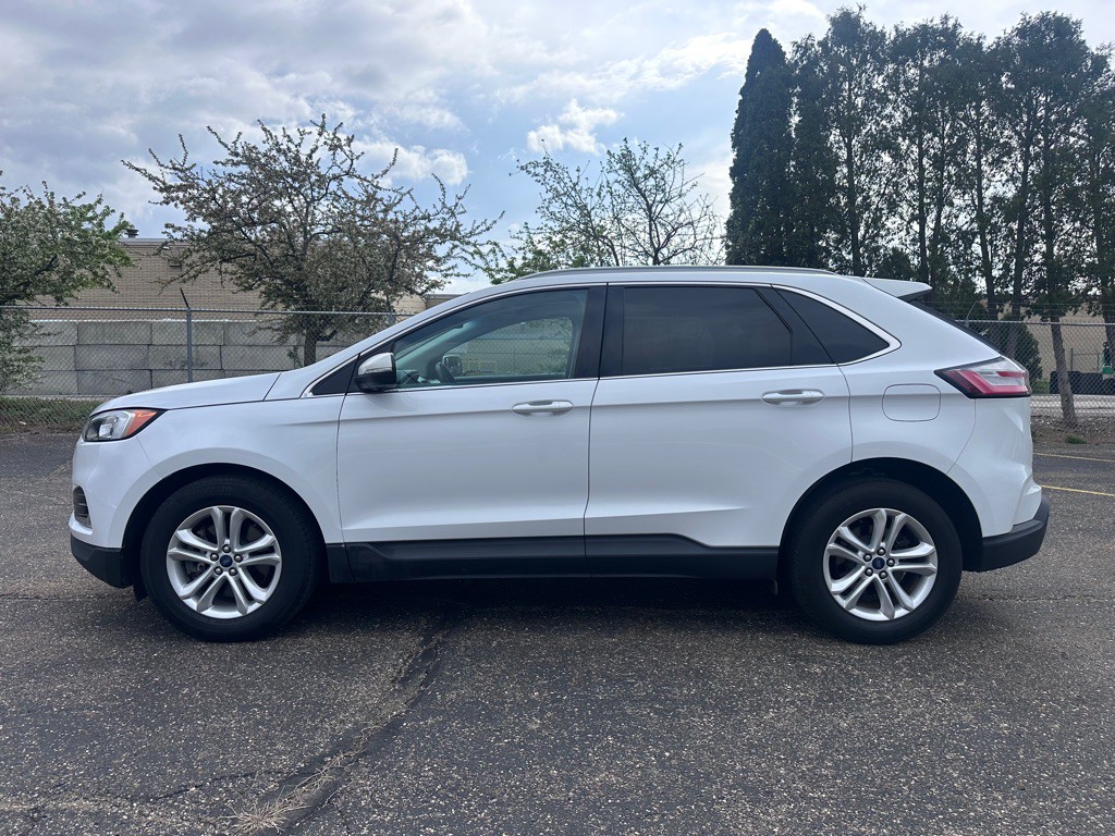 2020 Ford Edge Image 2