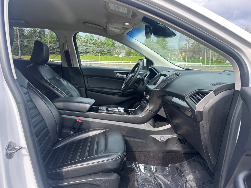 2020 Ford Edge Image 9