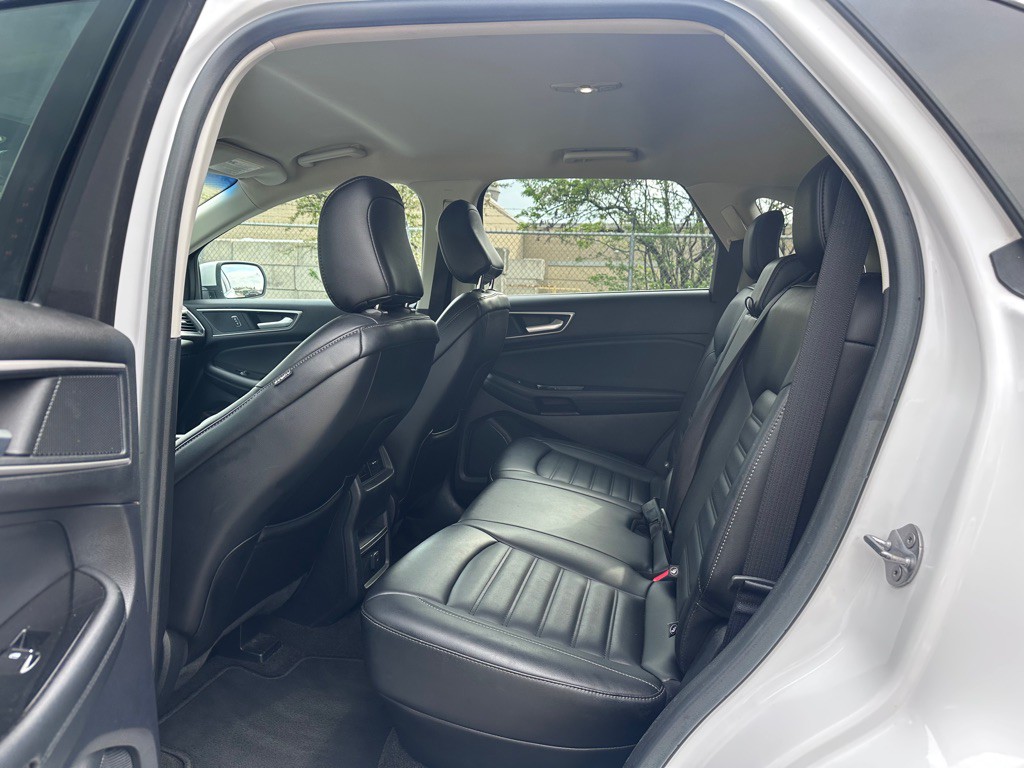 2020 Ford Edge Image 10