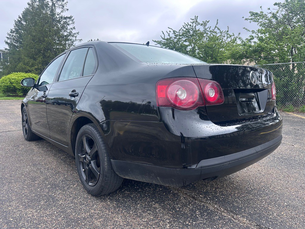 2010 Volkswagen Jetta Image 3