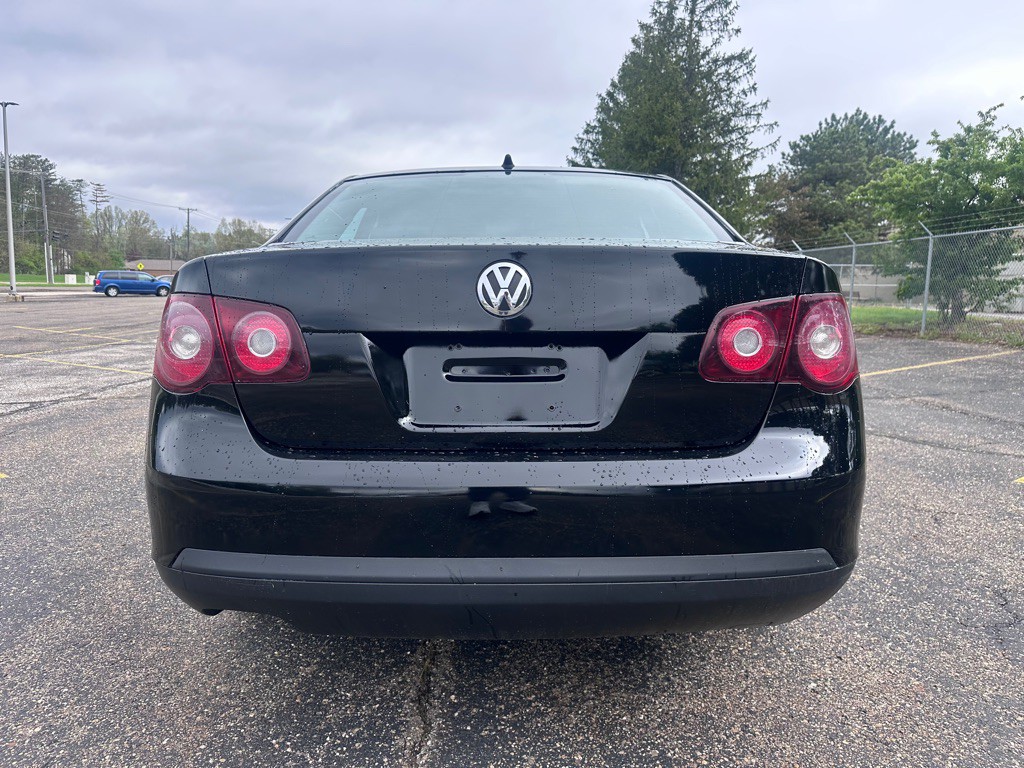 2010 Volkswagen Jetta Image 4