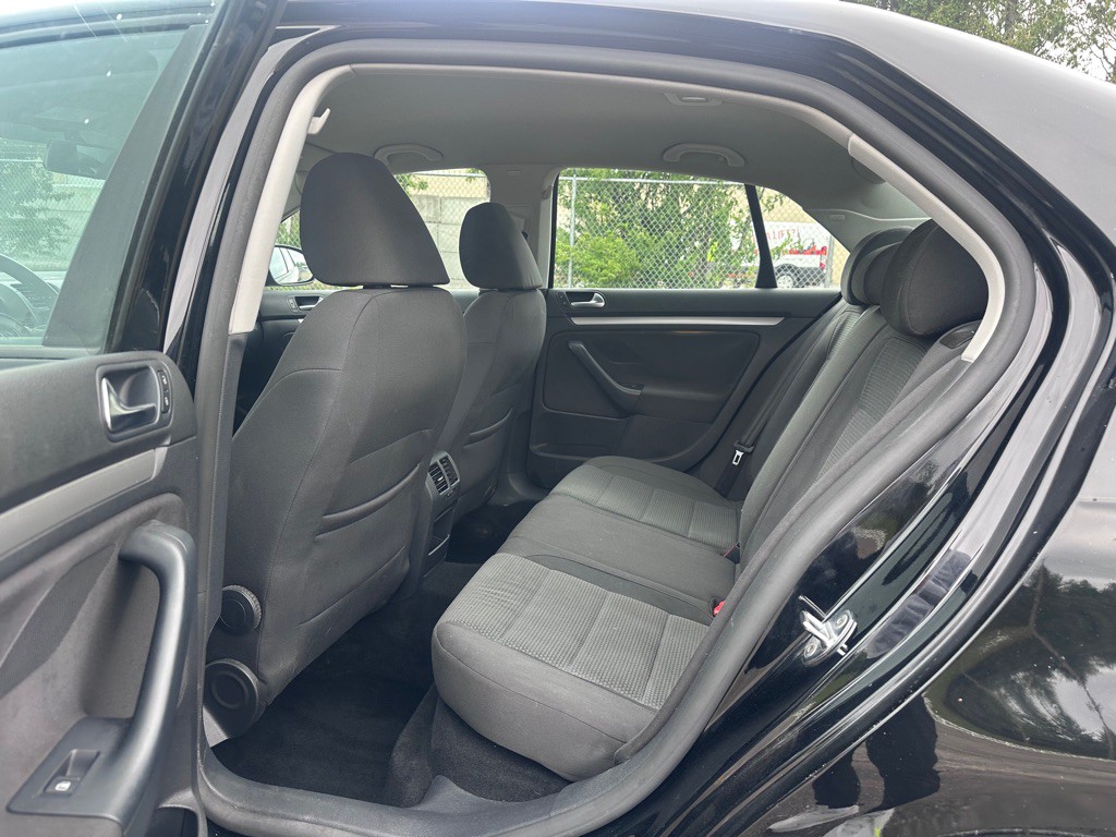 2010 Volkswagen Jetta Image 11