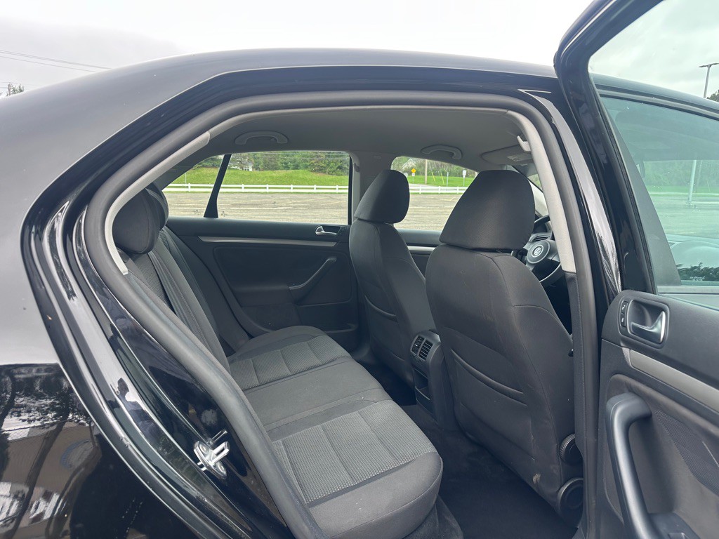 2010 Volkswagen Jetta Image 12