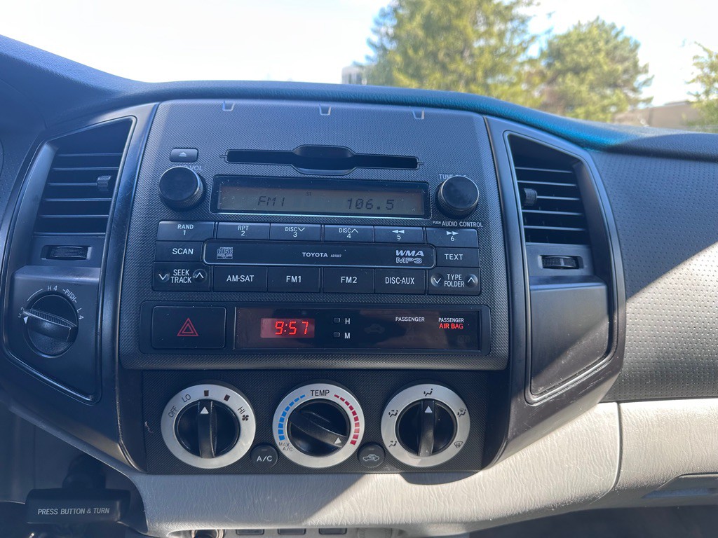 2011 Toyota Tacoma Image 14