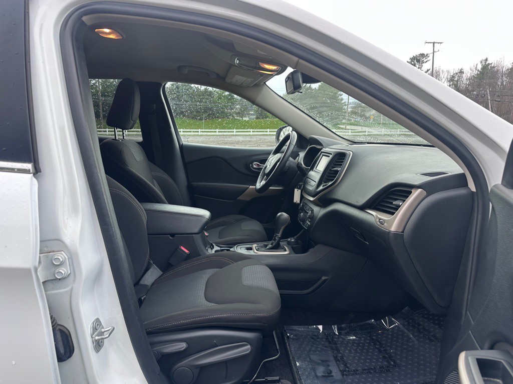 2017 Jeep Cherokee Image 9