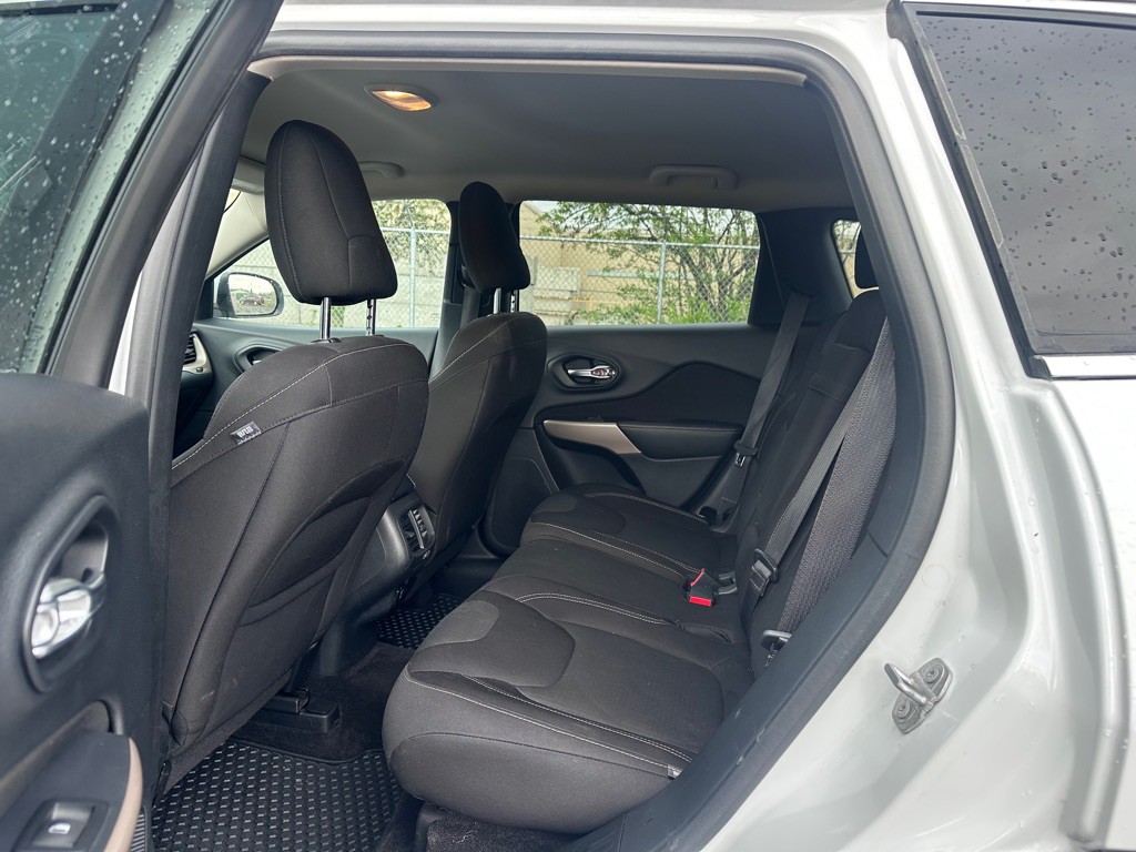 2017 Jeep Cherokee Image 10