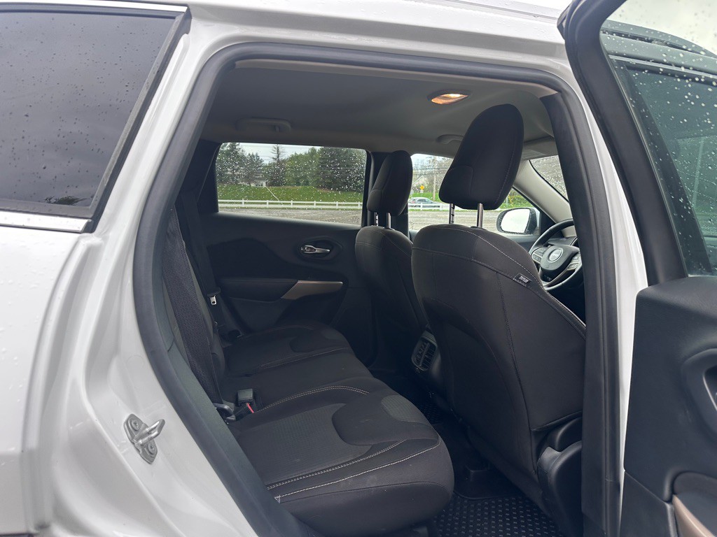 2017 Jeep Cherokee Image 11