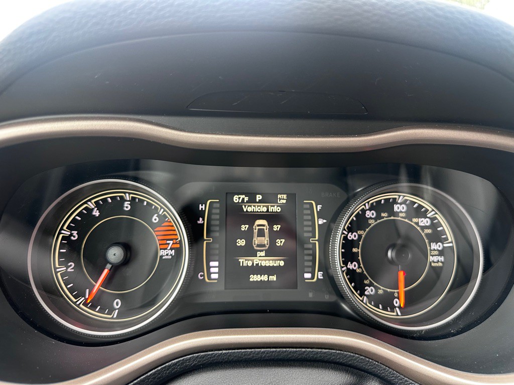 2017 Jeep Cherokee Image 15