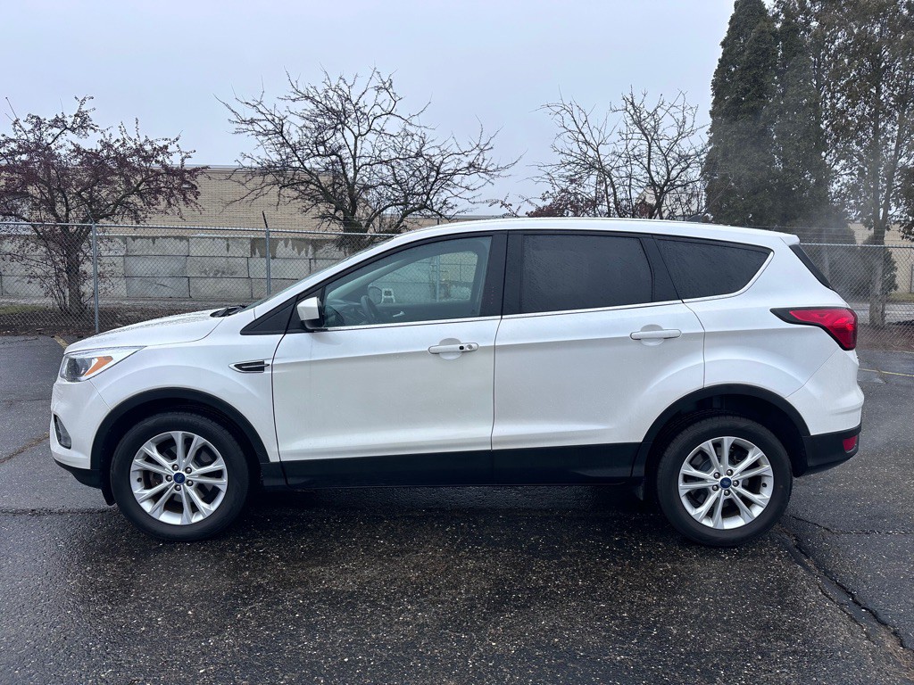 2019 Ford Escape Image 2