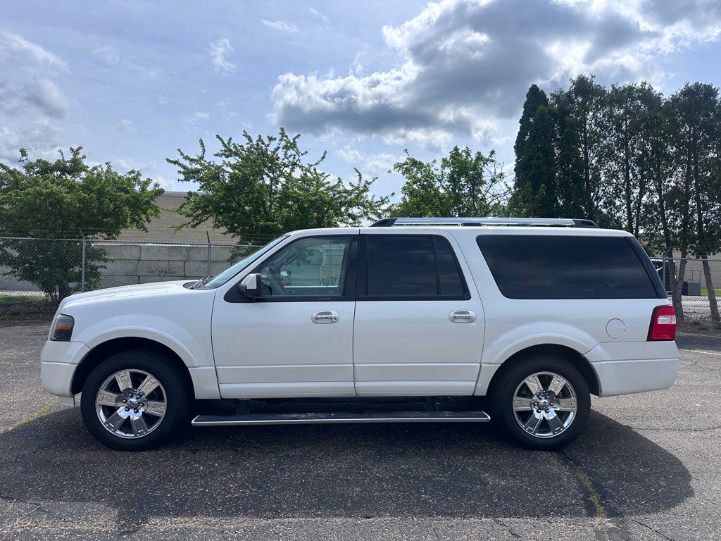 2010 Ford Expedition Image 2