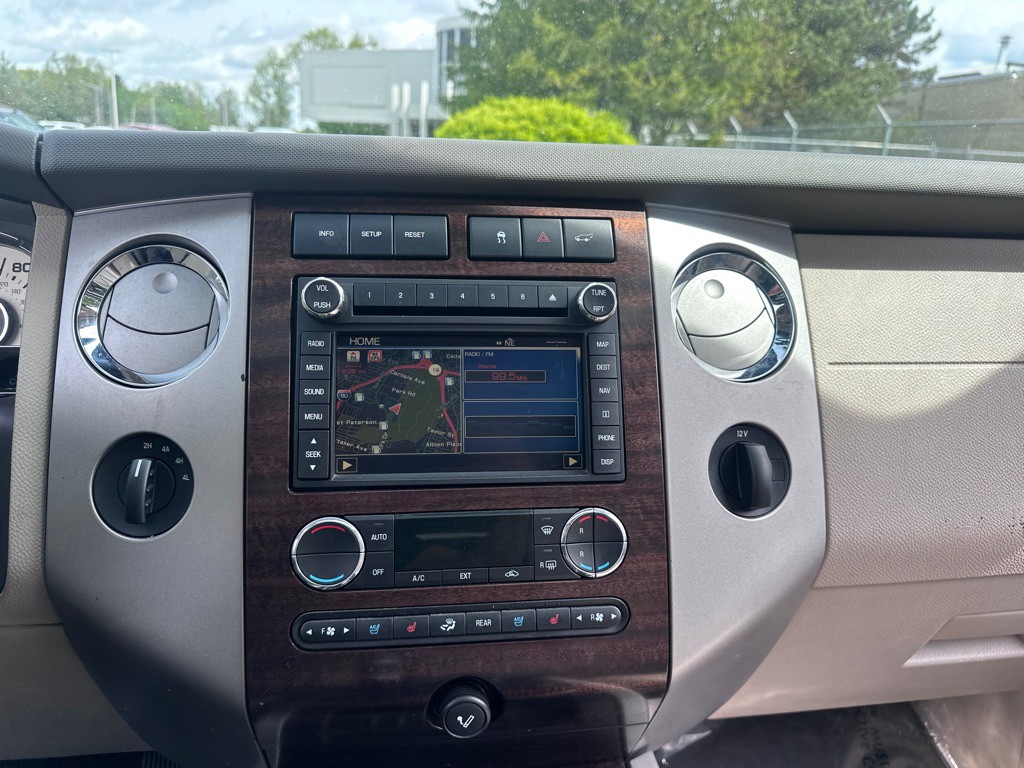 2010 Ford Expedition Image 17