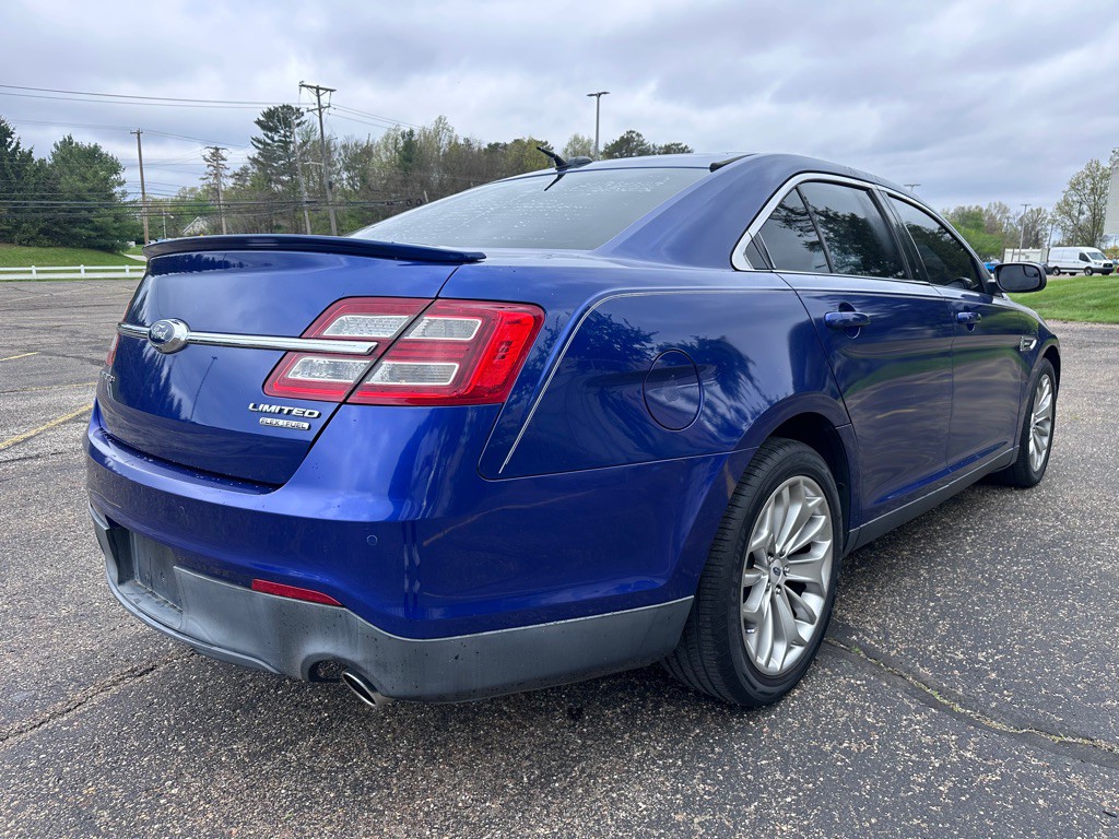 2015 Ford Taurus Image 4