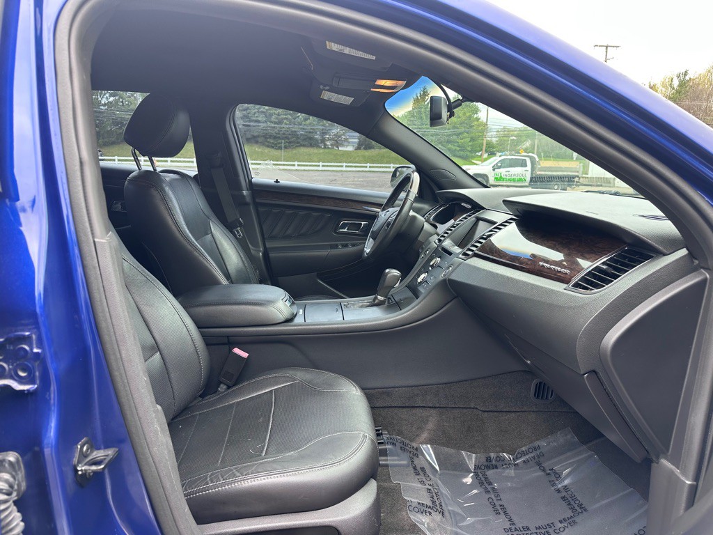 2015 Ford Taurus Image 9