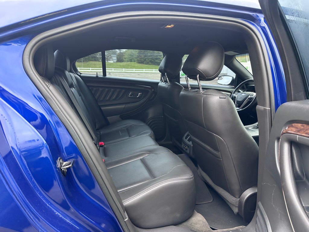 2015 Ford Taurus Image 10