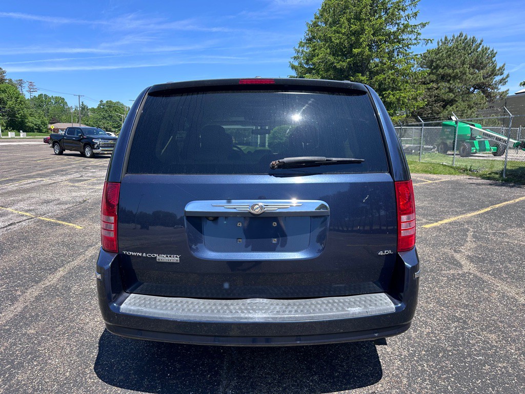 2008 Chrysler Town & Country Image 5