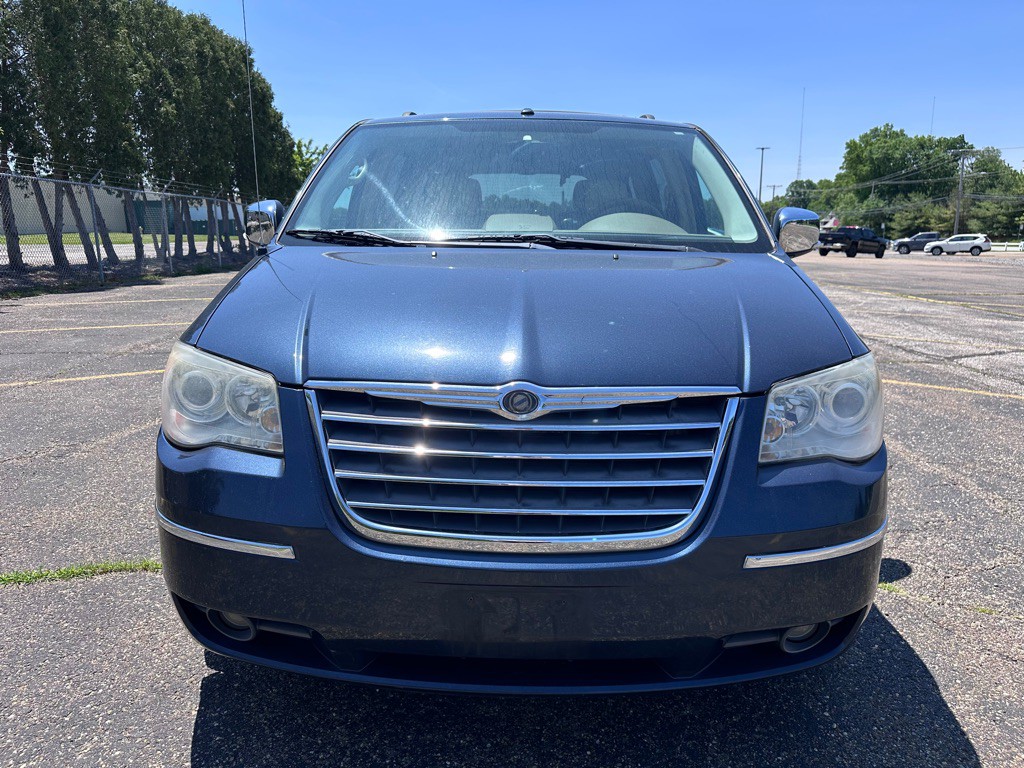 2008 Chrysler Town & Country Image 6