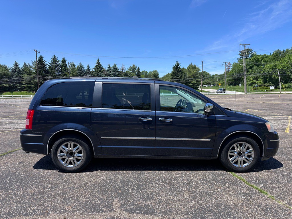 2008 Chrysler Town & Country Image 7