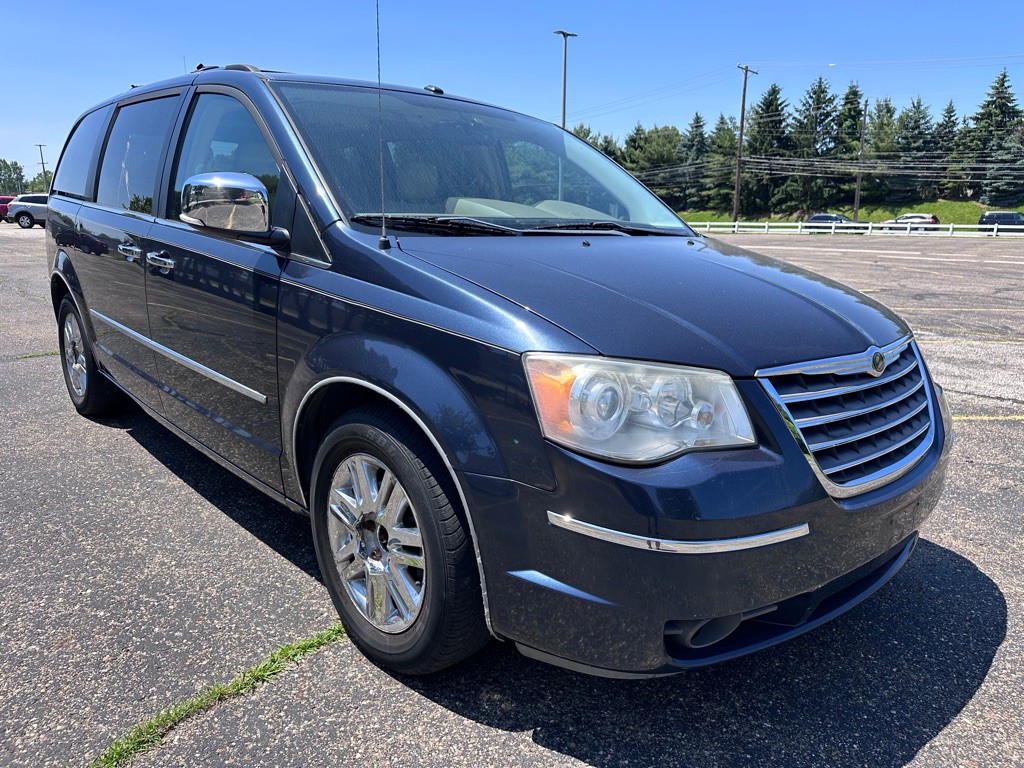 2008 Chrysler Town & Country Image 8