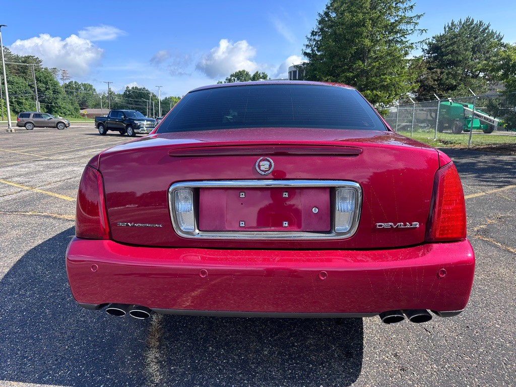 2000 Cadillac DeVille Image 2