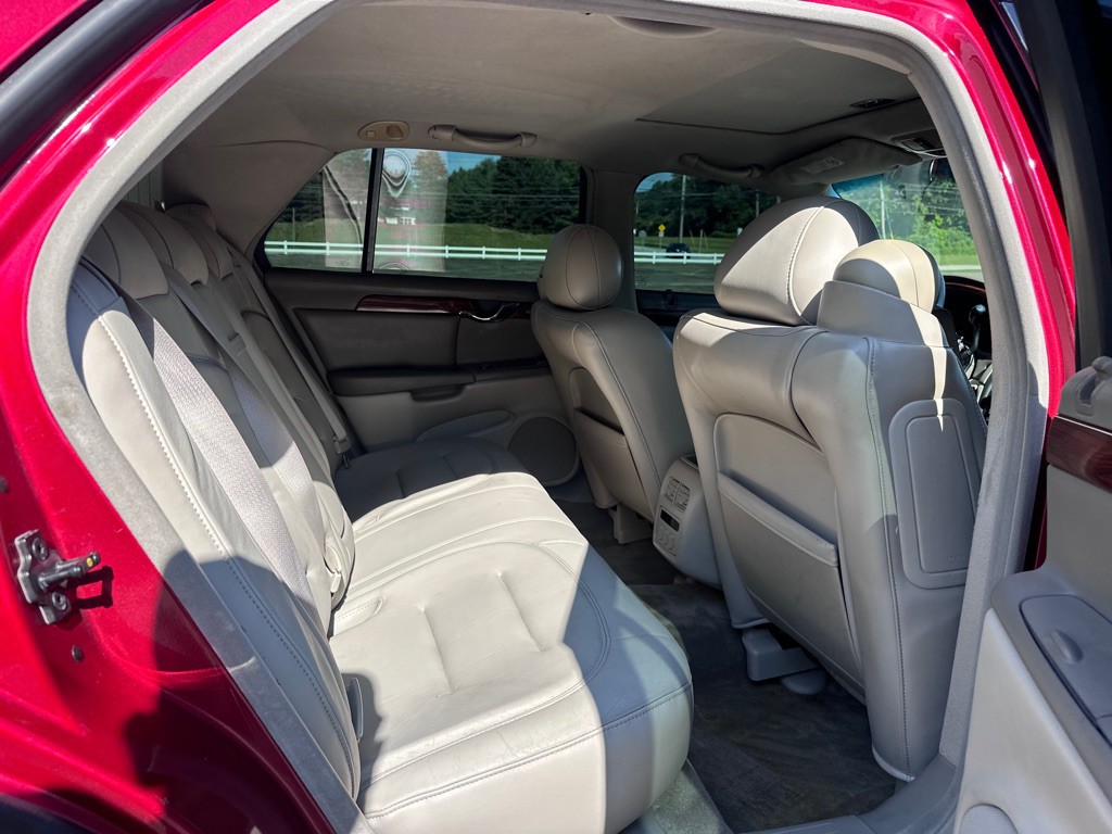 2000 Cadillac DeVille Image 9