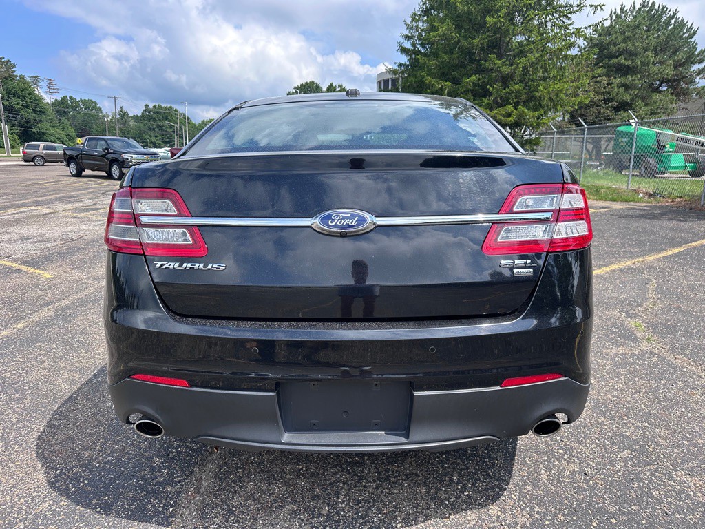 2018 Ford Taurus Image 2